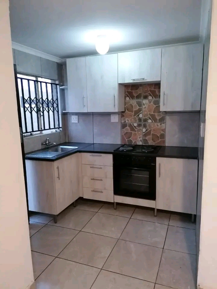 2 bedroom 1 bath house for rent in green vill  in Soweto