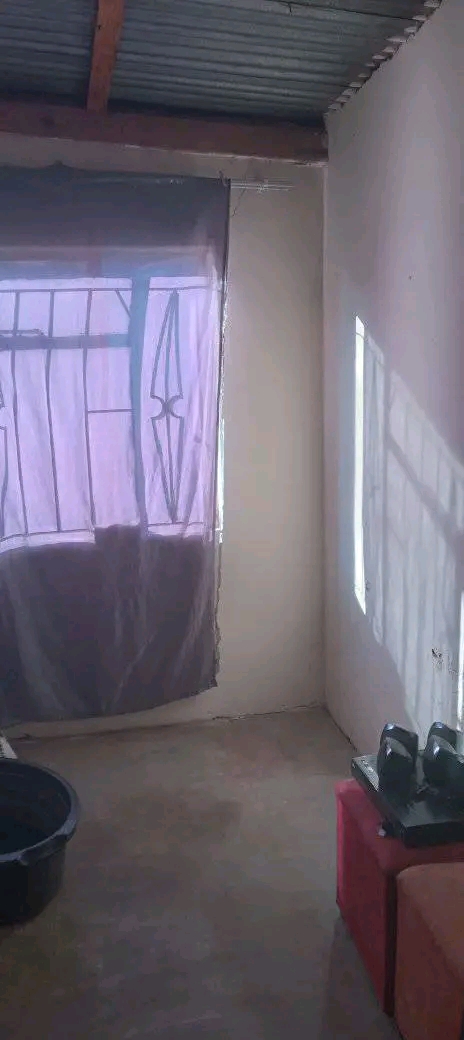 2 room to rent  phase5 r2000 available parkin  in Mamelodi