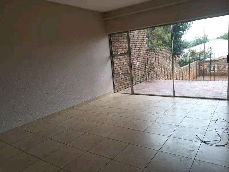 Room available move in 1st of march 
monthly  in Sandton