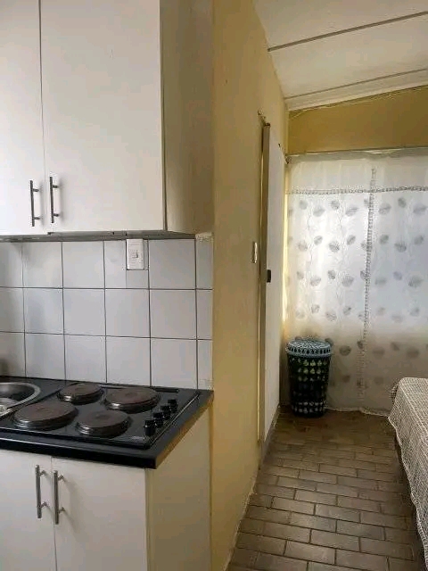 A bachelor apartment available in corllet dri  in Bramely