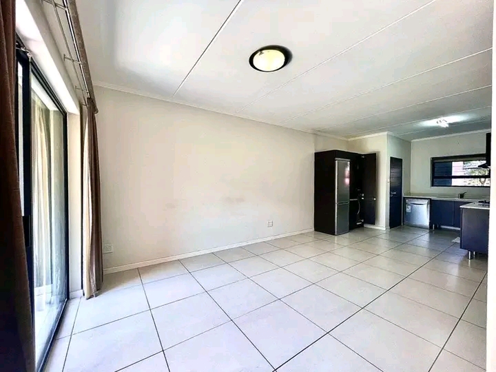 **3 bedroom 2 bath apartment for rent for r12  in Fourways