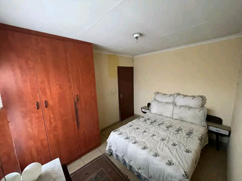 House in gardens
available immediately 
ren  in Leondale