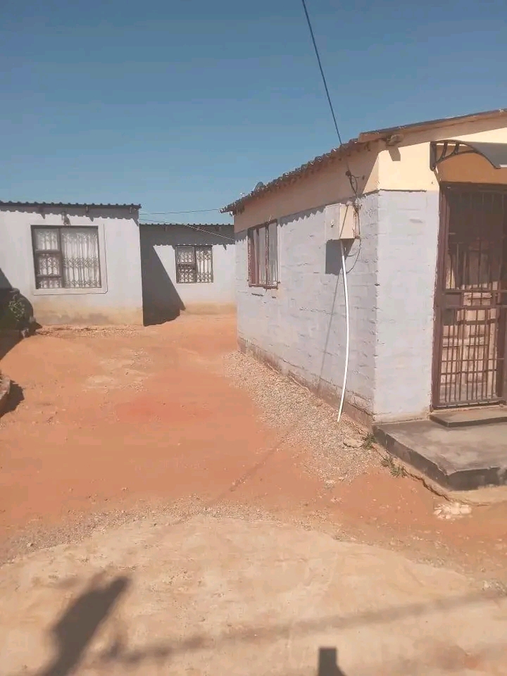 Garage room available in braamfischer phase 4  in Bramfischerville