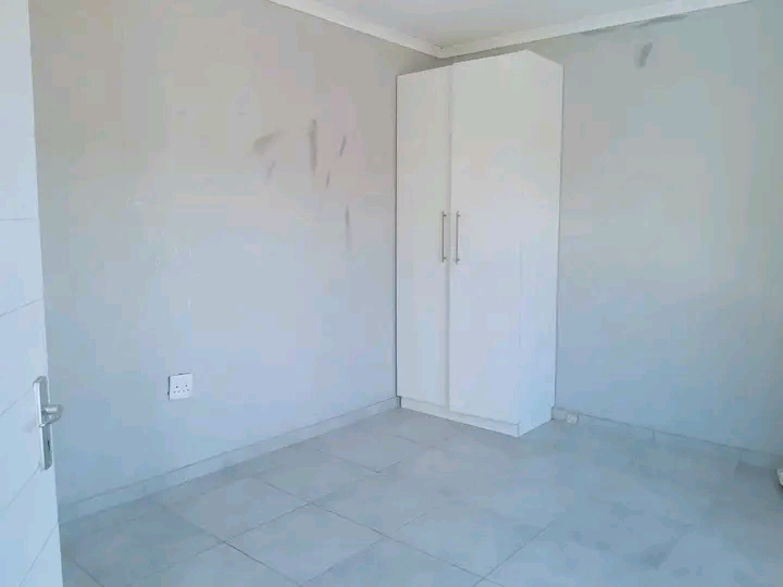 Room rent walking distance to wadeville indus  in Leondale