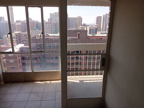 1 bedroom flat to rent max 3 people 
highris  in Berea