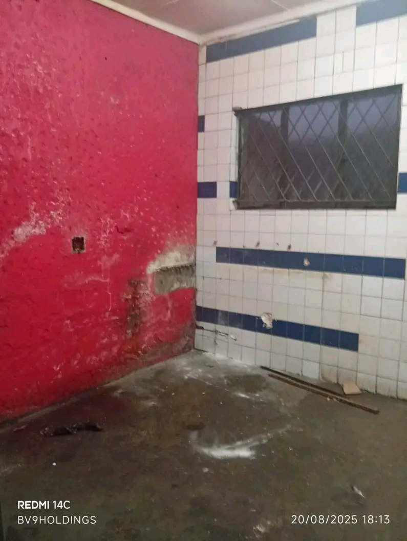A 88.16 m² secured shop to let at soweto  
  in Zola
