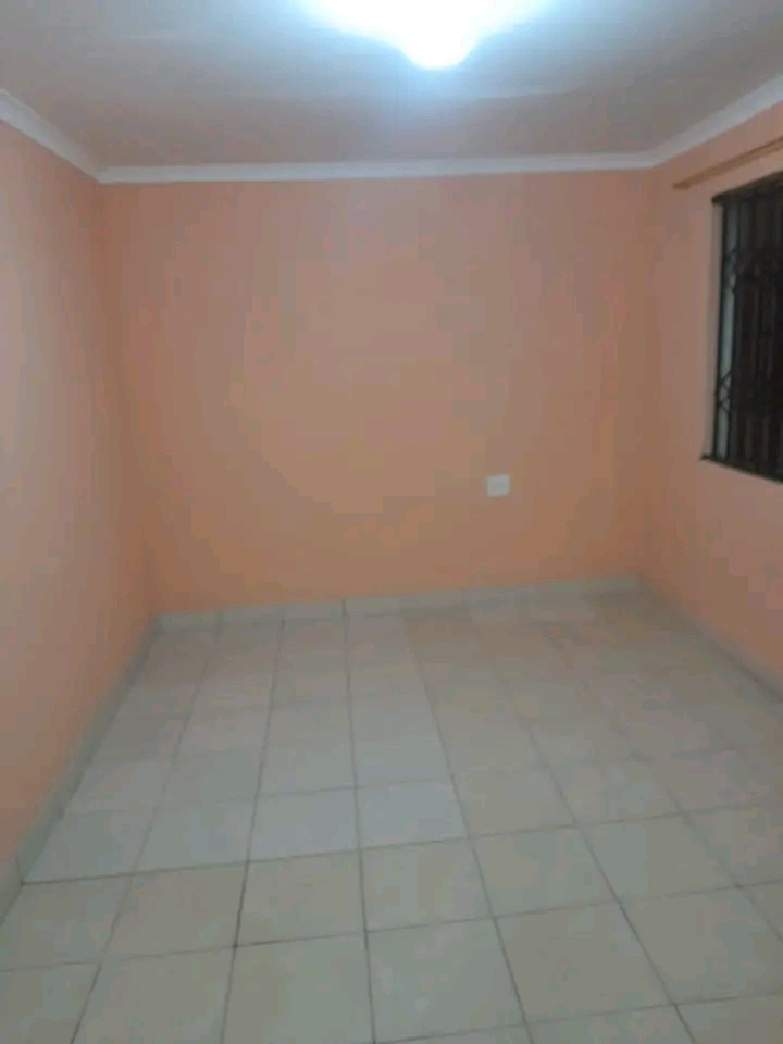Cottage available on the 1st of april at ext   in Cosmo City