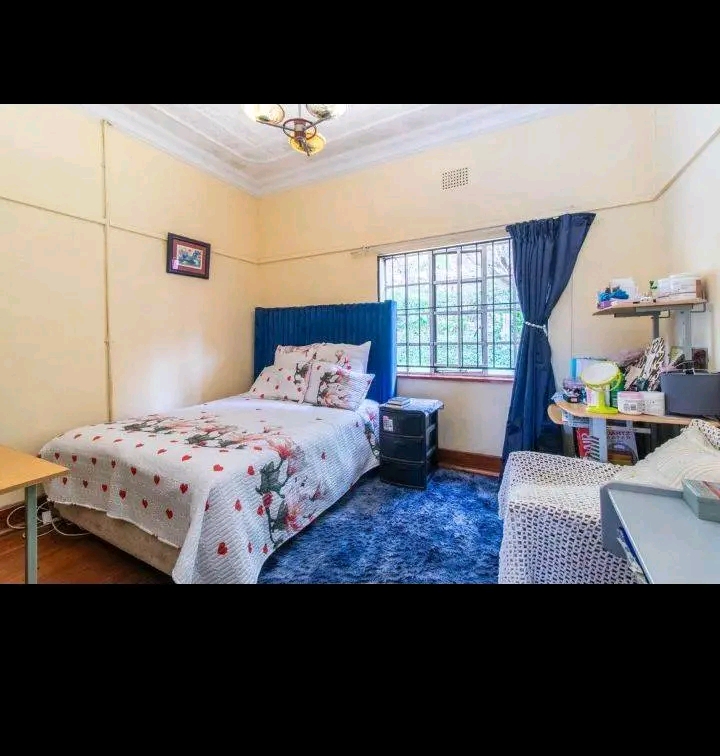 3 bedroom house to rent available. r8000 wate  in Bezuidenhout Valley