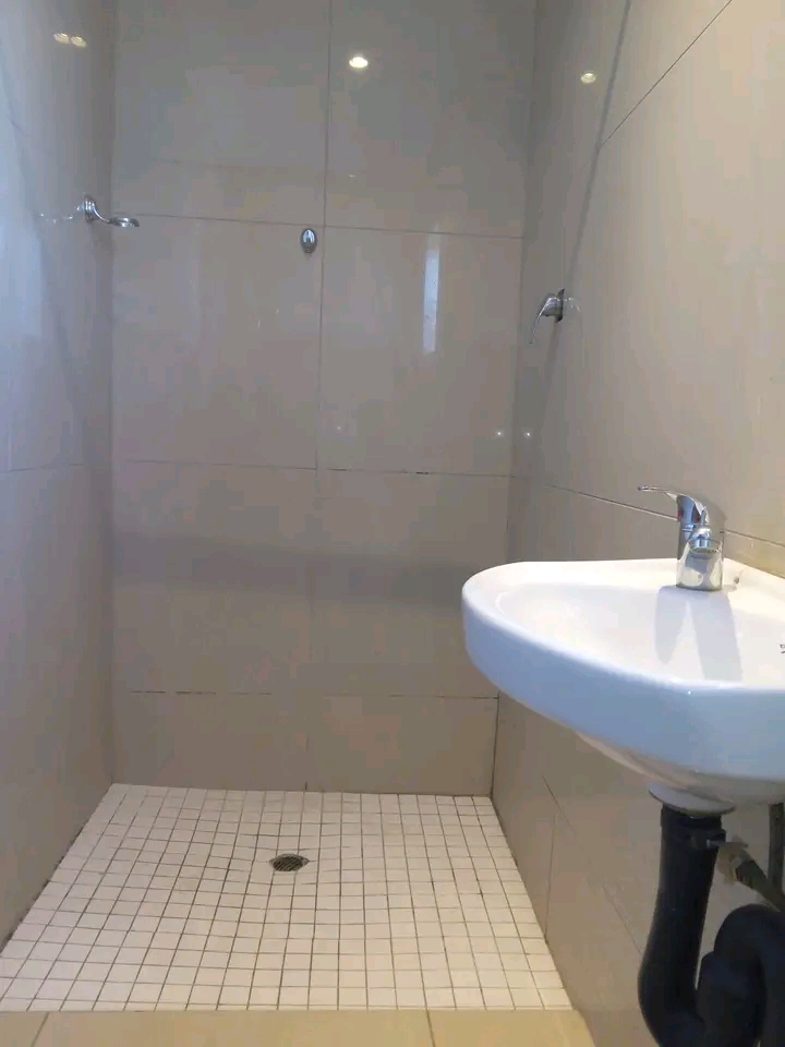 Cottage available in ex2 
r2900 rent includi  in Rabie ridge