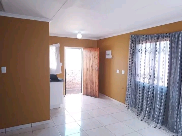 House available for immediate occupation in e  in Protea Glen