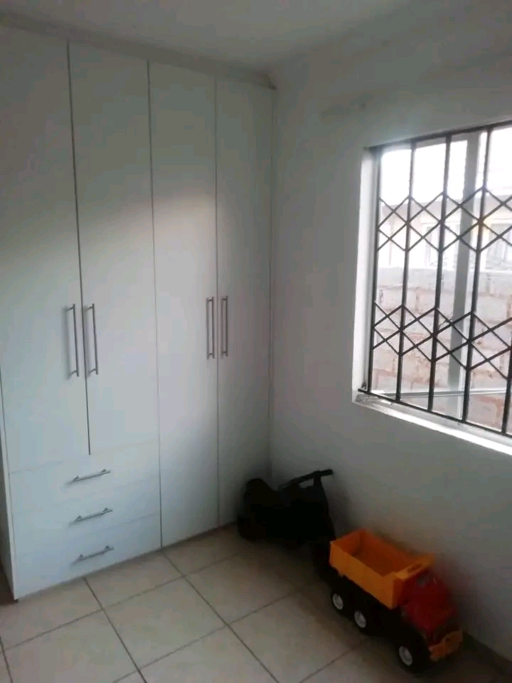 3 bedroom house available to rent. please con  in Windmill Park