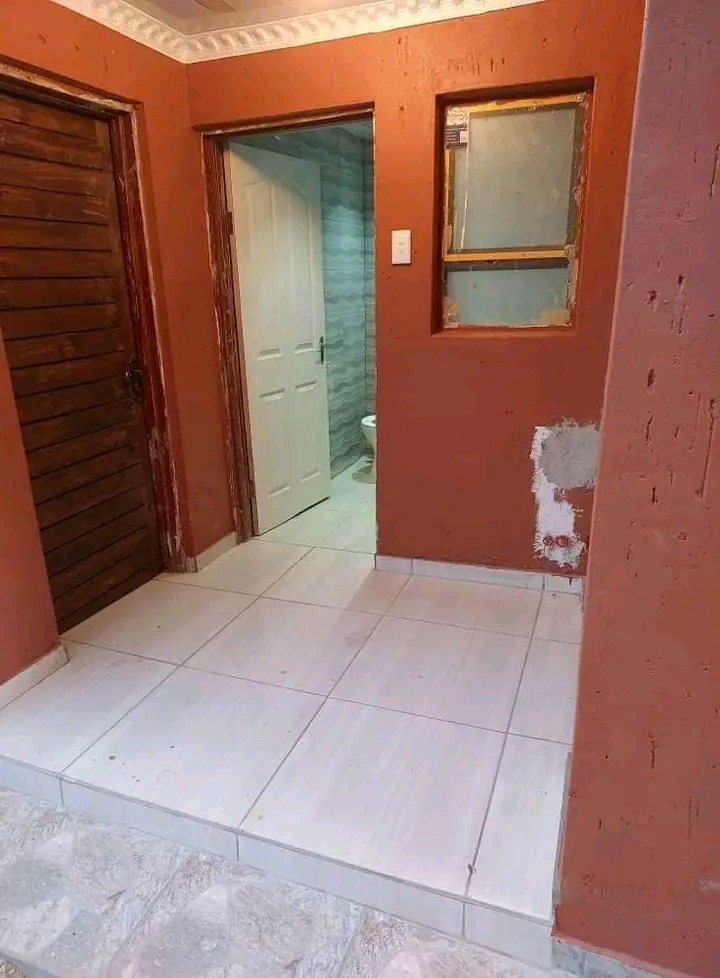 Bachelor room available from month end @ ext   in Naturena