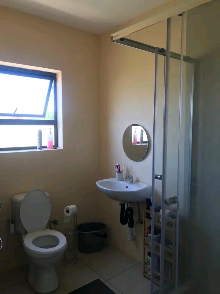Other room bachelor available to rental with   in Orlando West