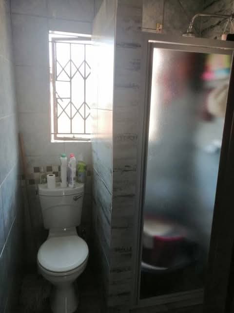 Open plan bachelor available in ext 27
parki  in Clayville