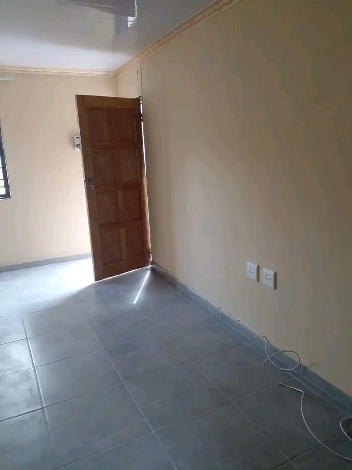 Garage sized room with ensuite to rent extens  in Protea Glen