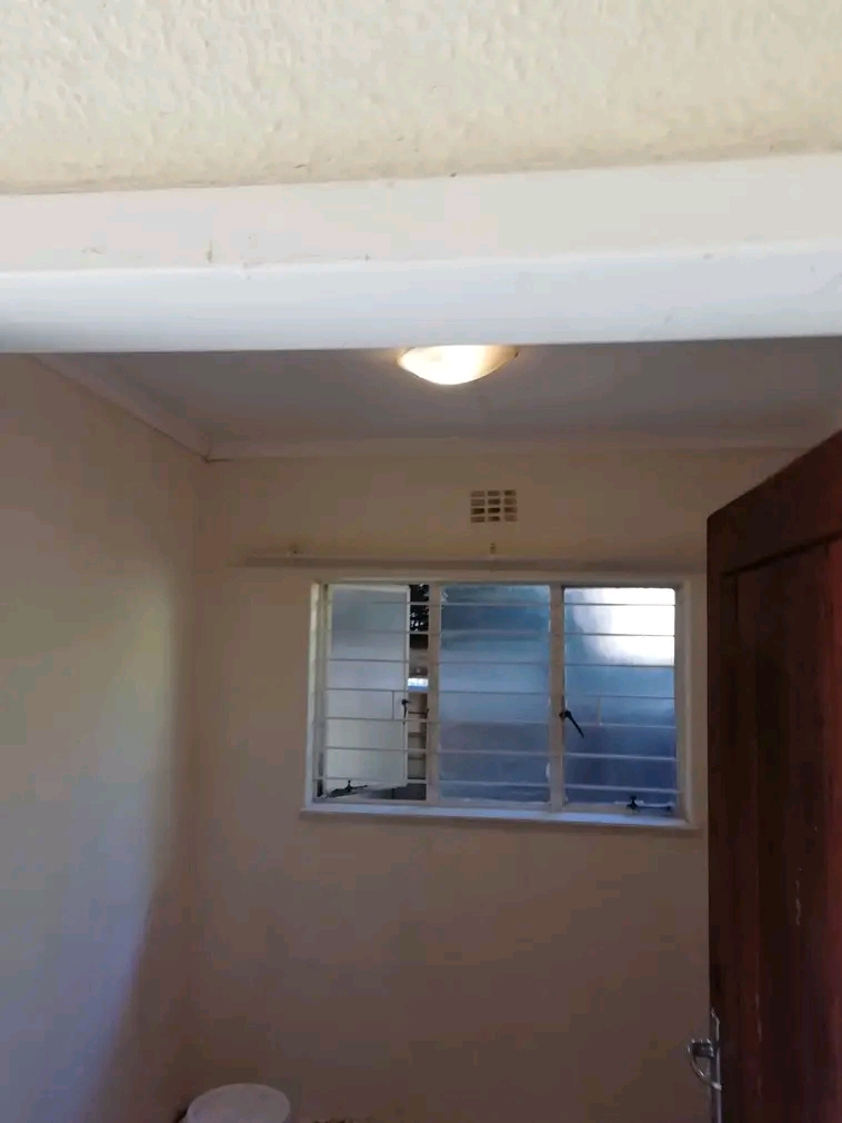 Room available for a single person what sapp   in Weltevredenpark