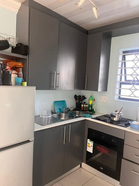 2.  beds available 7k watsapp me  in Glen Austin