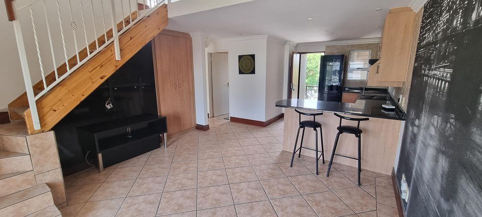 No agents please

3 bed 3 bath unit in sunn  in Sunninghill