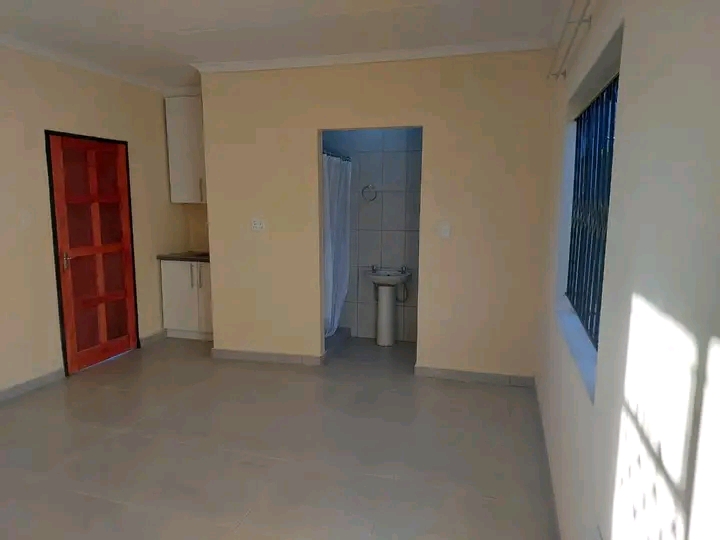 A bachelor-pad/room for rental at lotus garde  in Pretoria