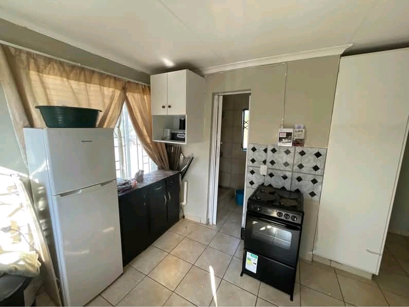 A spacious bachelor with cupboard and four pl  in Norkem Park