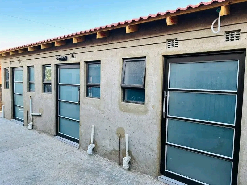 Stylish batchelor available in eastfield ext   in Vosloorus