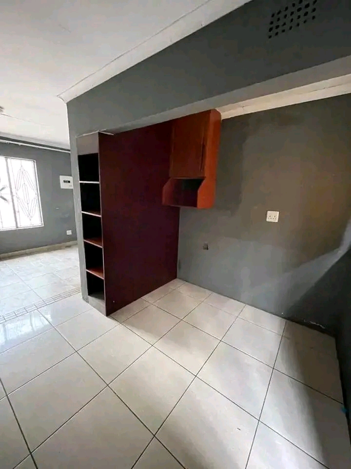1 bedroom cottage with bathtap and toilet 
b  in Birch Acres