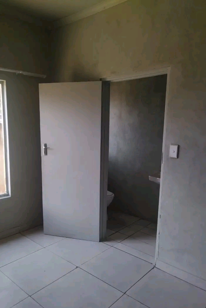 Room with own shower and toilet
29 verdun. n  in Delville