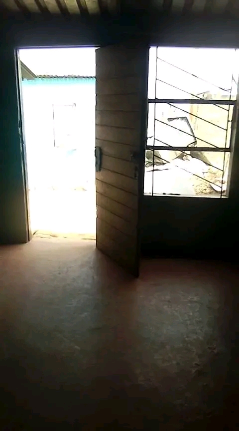 Room to rent r750 phase two juskei whatsapp m  in Braamfischer