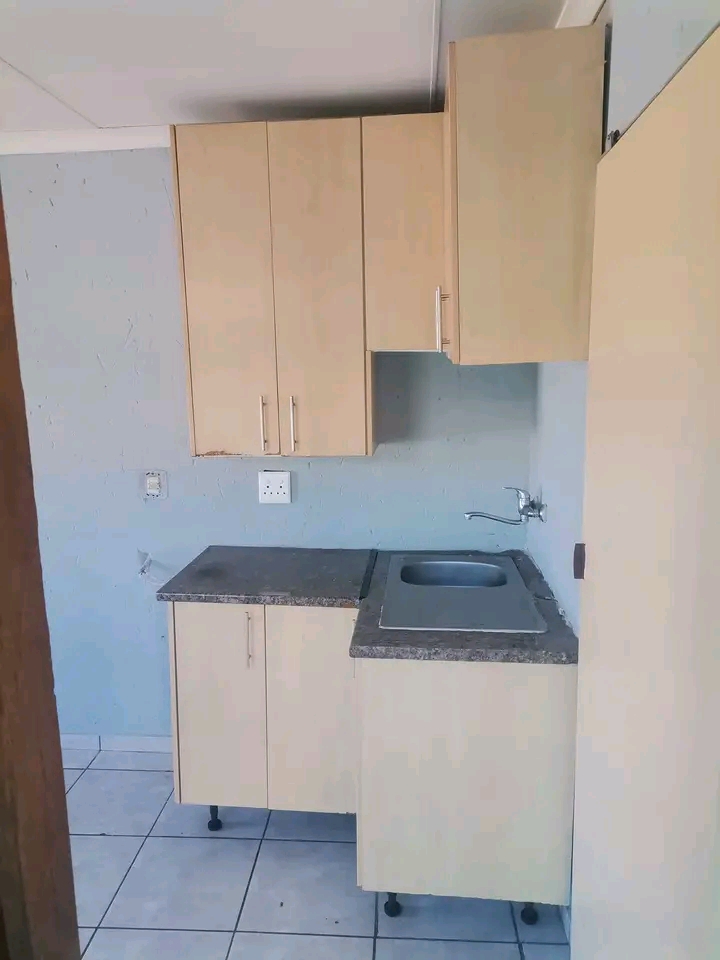 A very nice bachelor with fitted kitchen, fit  in Birch Acres
