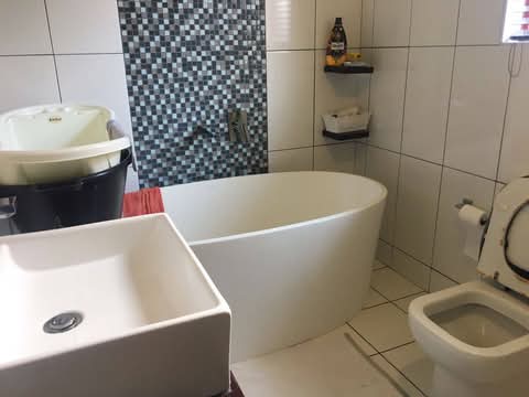 Stand alone
4 bedrooms house.
- beautiful 4  in Kensington