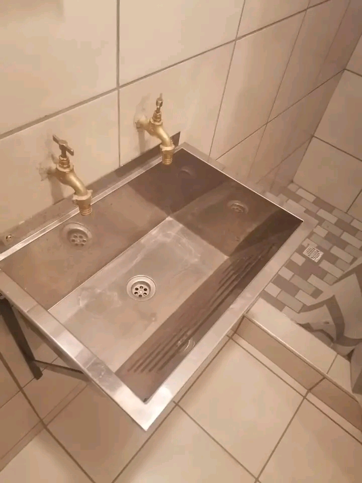 Cosy brand new bachelors.
r2000.
water and   in Rosettenville