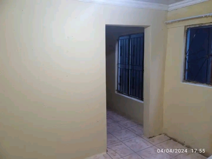 A double room to rent is available at teanong  in Tembisa