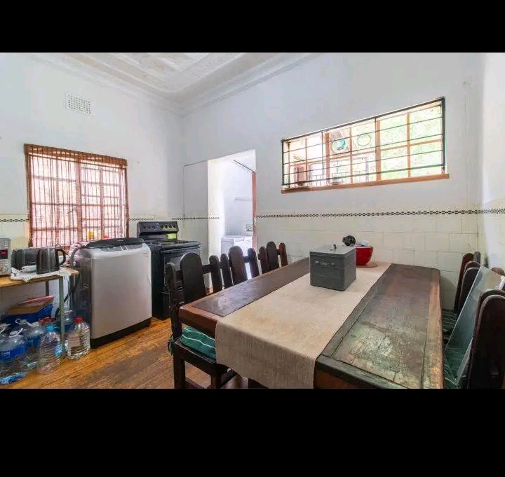 3 bedroom house to rent available. r8000 wate  in Bezuidenhout Valley