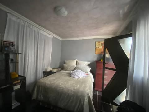 Room available zone 7 
rental r1300
electri  in Meadowlands