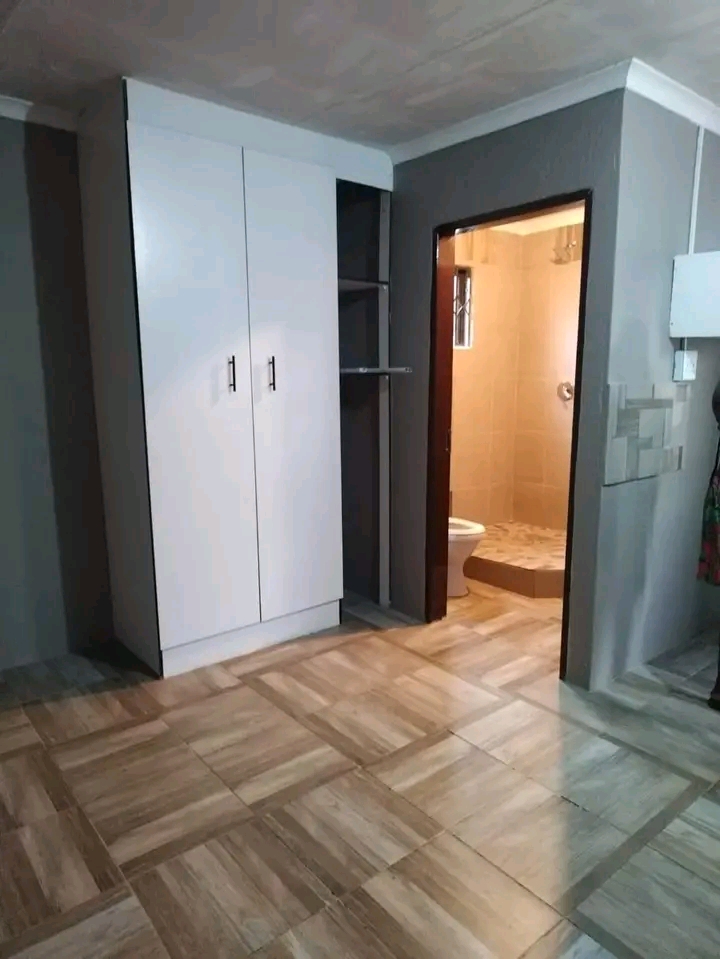 Very neat bachelor unit available to rent
ar  in Vosloorus