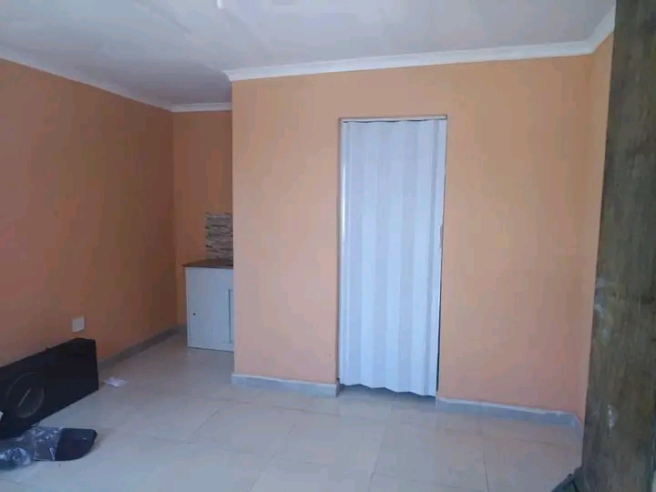 Ensuite for rent ext 16 phase 4
r1700 rent p  in Protea Glen