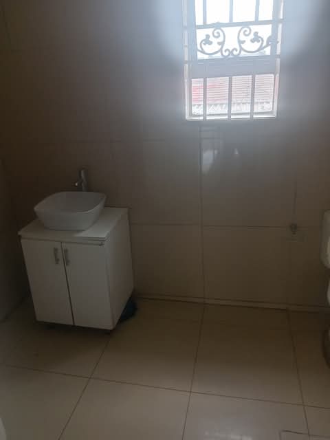 2 bedroom cottage to rent at 4th road. cottag  in Kew