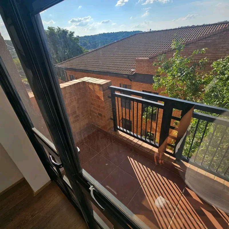 Bachelor apartment with balcony for rent (jus  in Northcliff