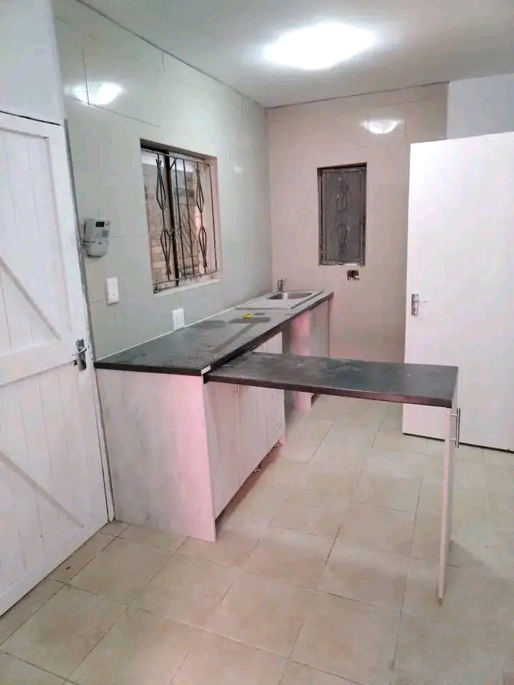 1 bedroom flat available in ext 11 near tollg  in Ebony Park