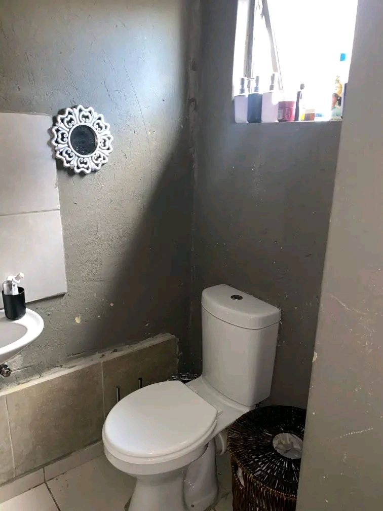 Beautiful open plan bachelor consists of fitt  in Norkem Park