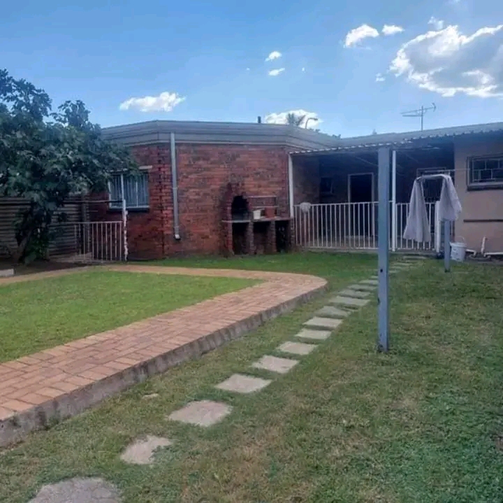 🏡 randhart - rental - 3 beds house for ren  in Alberton