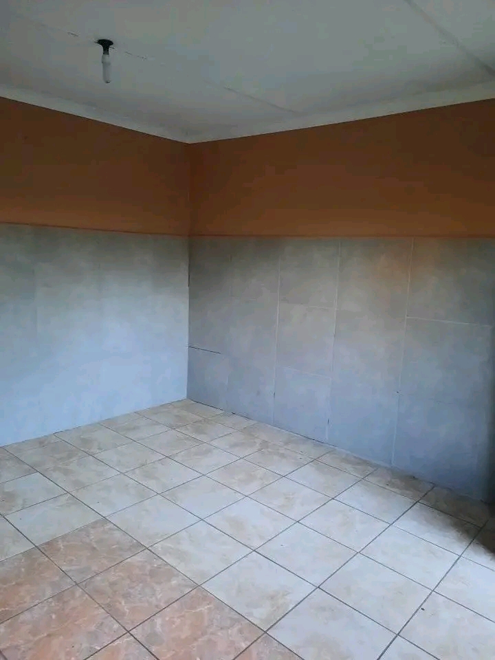 Room to rent at ext2 next to zcc church 1800   in Kaalfontein