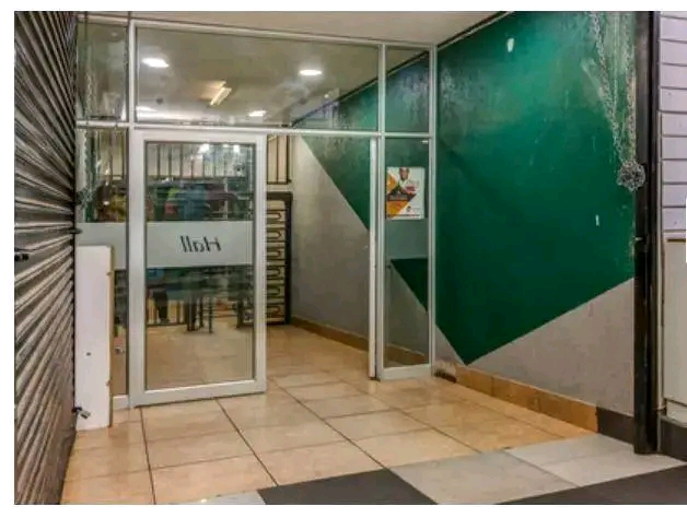 Big bedroom available at maxwell hall small a  in Johannesburg