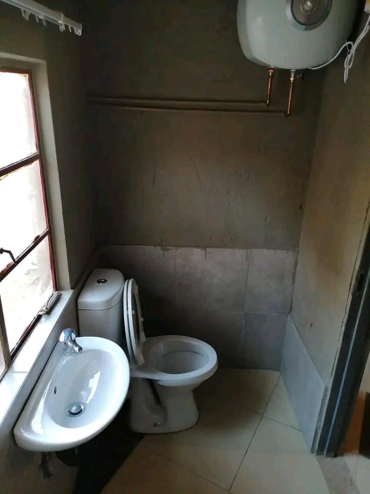 Spacious bachelor apartment for rent
availab  in Birch Acres