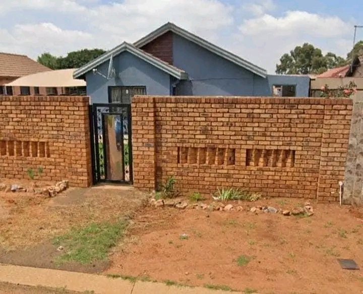 Villa liza ext 1 boksburg 3 bedroom rental 
  in Boksburg