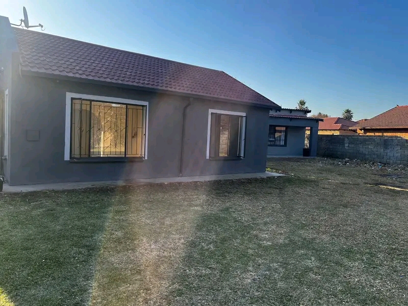 2 bedroom 🛌1 bath🚽🛀house to rent 
b  in Dawn Park