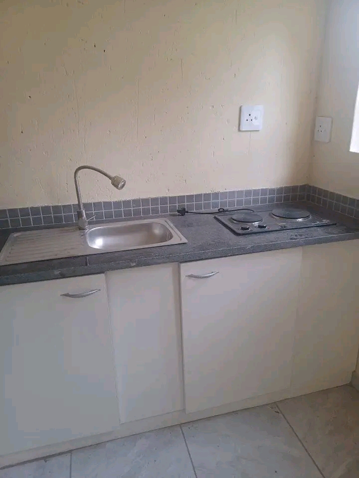 Brand new place to rent for 2700
unlimited f  in Yeoville