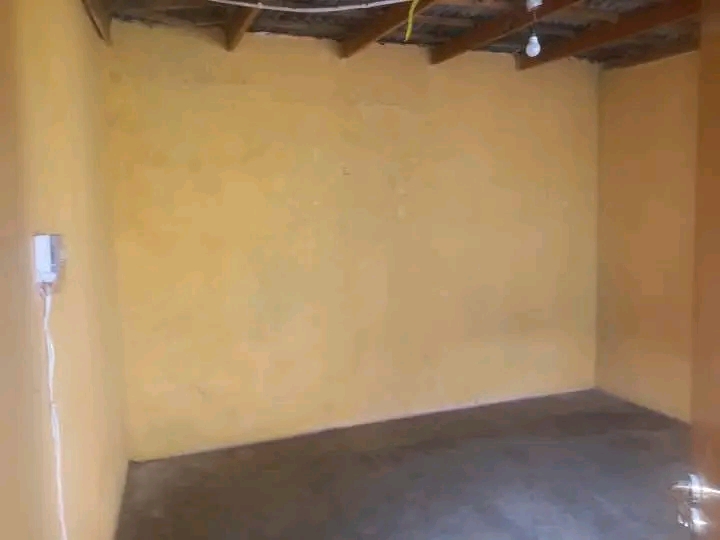 Room to rent available at sangweni

-not ti  in Tembisa