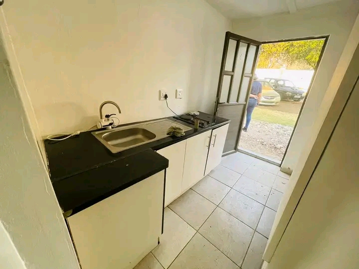 1 separate bedroom cottage with open plan kit  in Esther Park