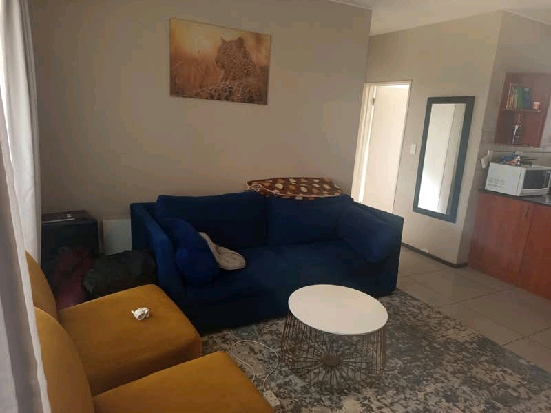 Flat share!!!
looking for a single working p  in Midrand